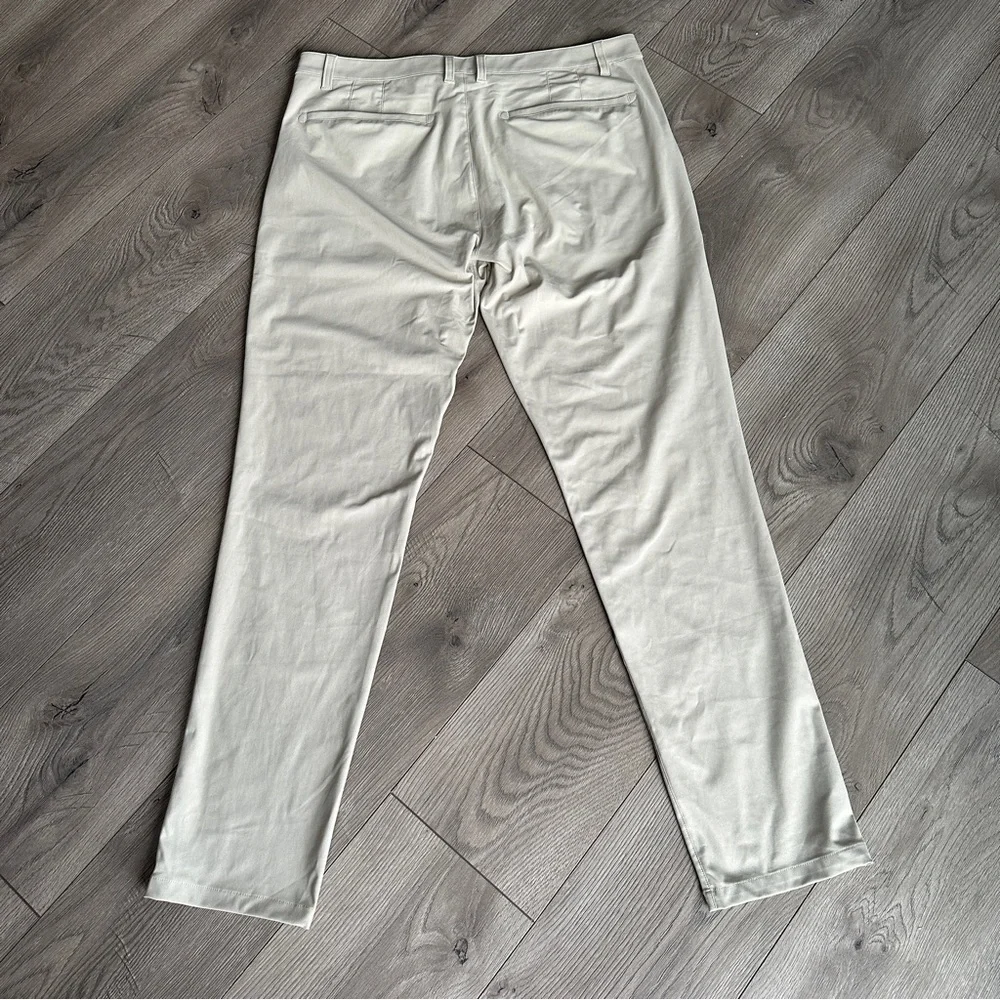 RHONE XXX COMMUTER Men's Cream Pant Chinos size 36x33